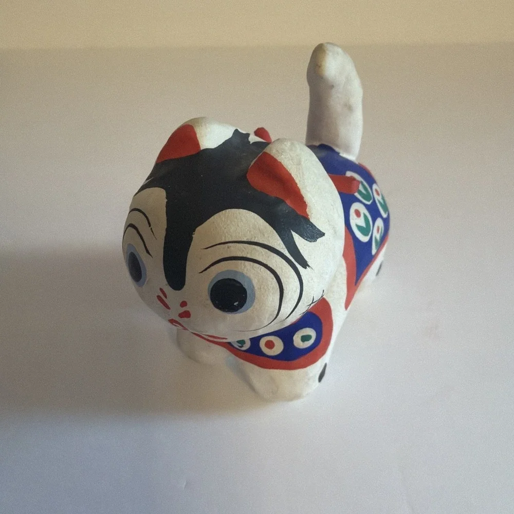 Japanese lucky‎ cat papier-mâché (hariko) figurine